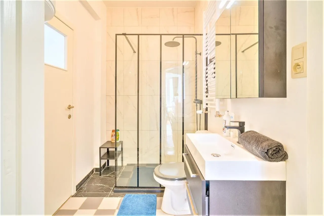 Lily Apartment. Historic Center Of Anversa Appartamento